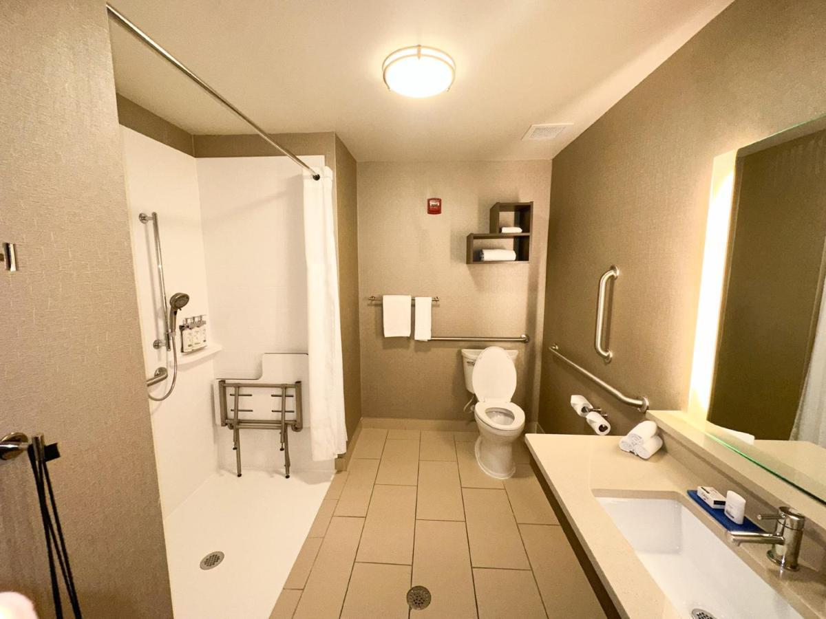 Holiday Inn Express & Suites Plymouth - Ann Arbor Area, An Ihg Hotel Eksteriør bilde